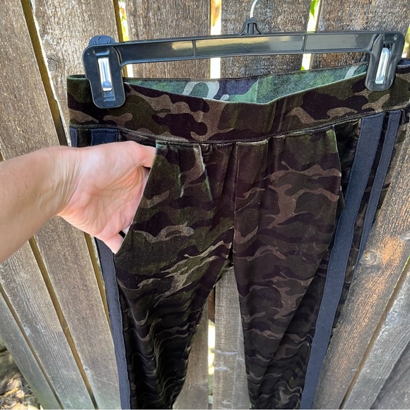 Pam & Gela Camouflage Velvet Track Pants in Sz XS/0 - Picture 7 of 15